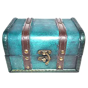 4 1/2" x 6 1/4" x 3 3/4" Green antique wood box