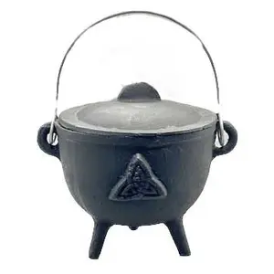 4.5" Triquetra cast iron cauldron w/ lid